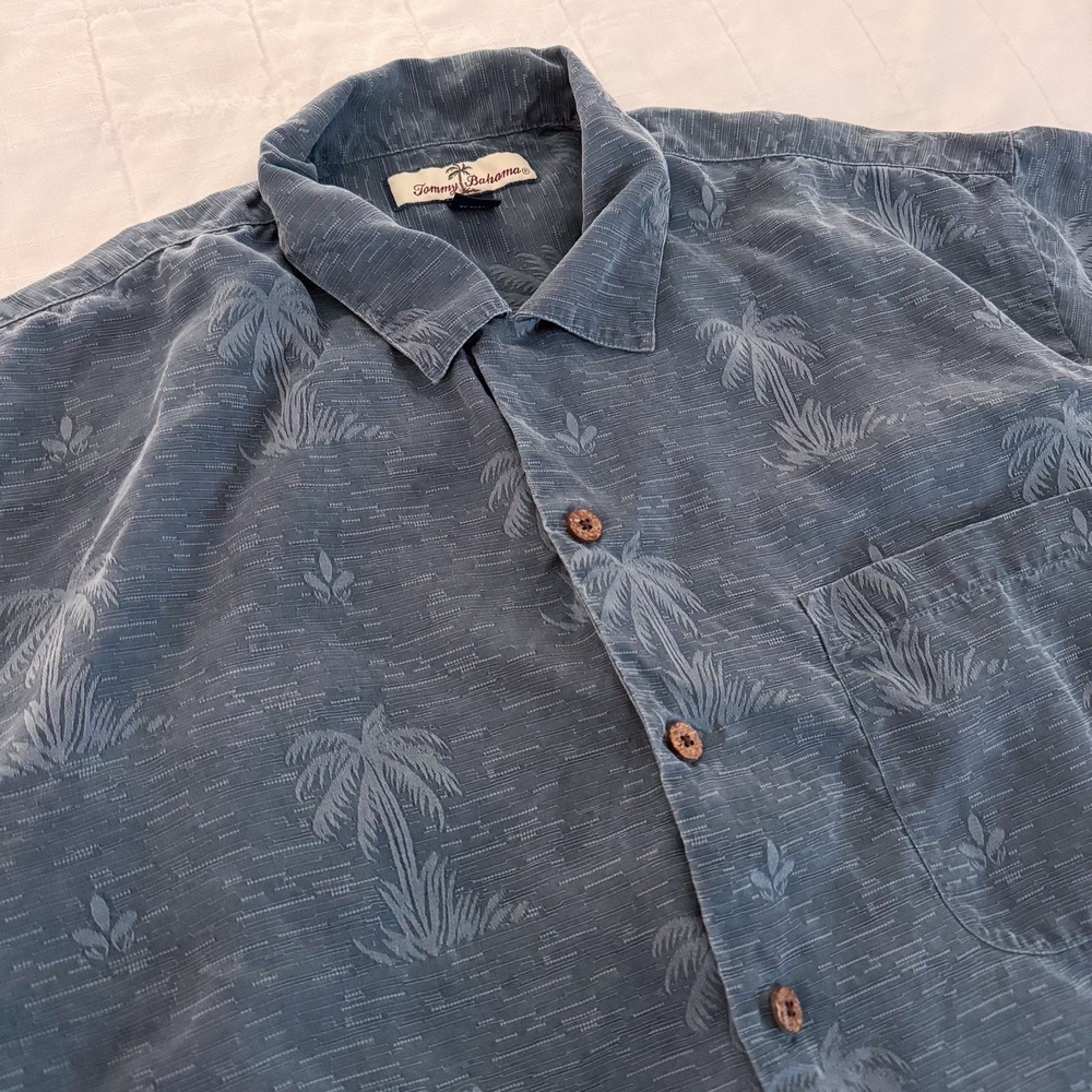 Tommy Bahama 100% Silk Hawaiian‎ Shirt Men's LARGE Navy Short Sleeve Palm Trees - Picture 3 of 8